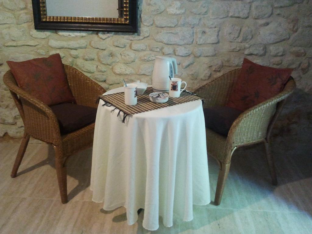 Chambres D'Hotes La Grange Au Bois Champagne-et-Fontaine Phòng bức ảnh
